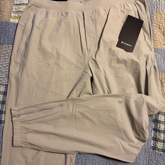 NWT Lululemon Men’s Joggers - Picture 1 of 2